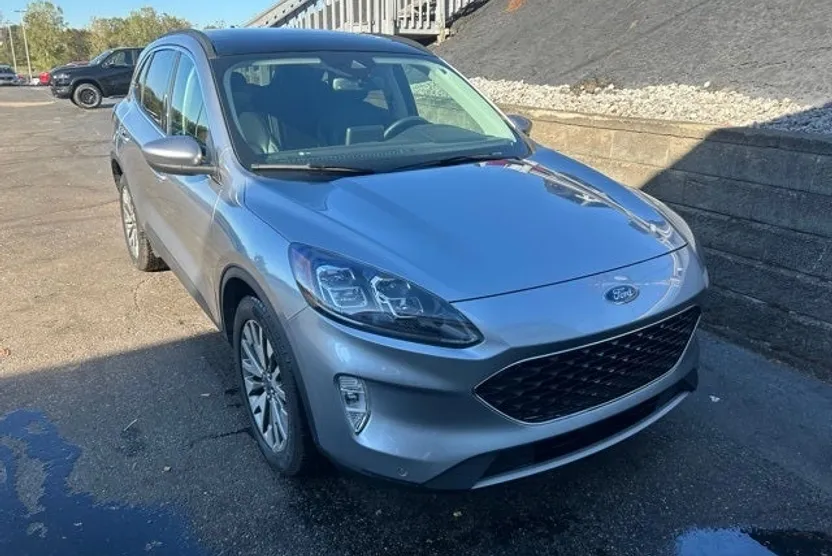 2022 Ford Escape Titanium photo 1