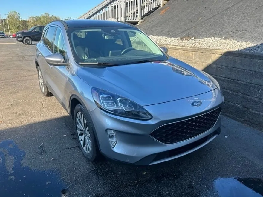 2022 Ford Escape Titanium photo 1