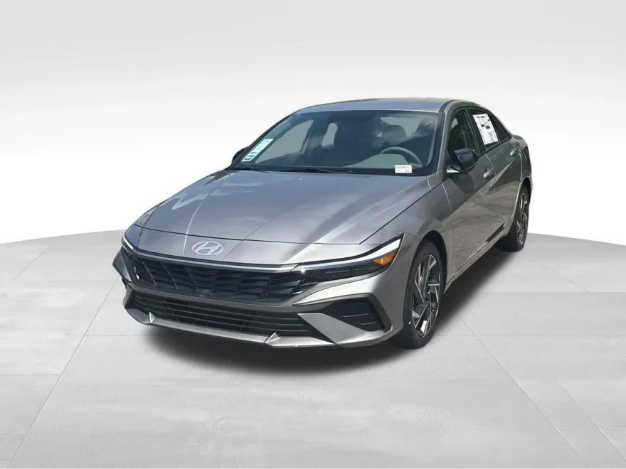 2025 Hyundai Elantra SEL Sport photo 1