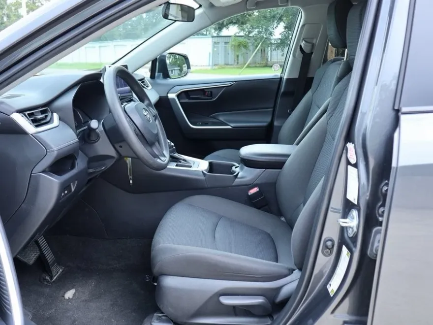 2024 Toyota RAV4 LE photo 1