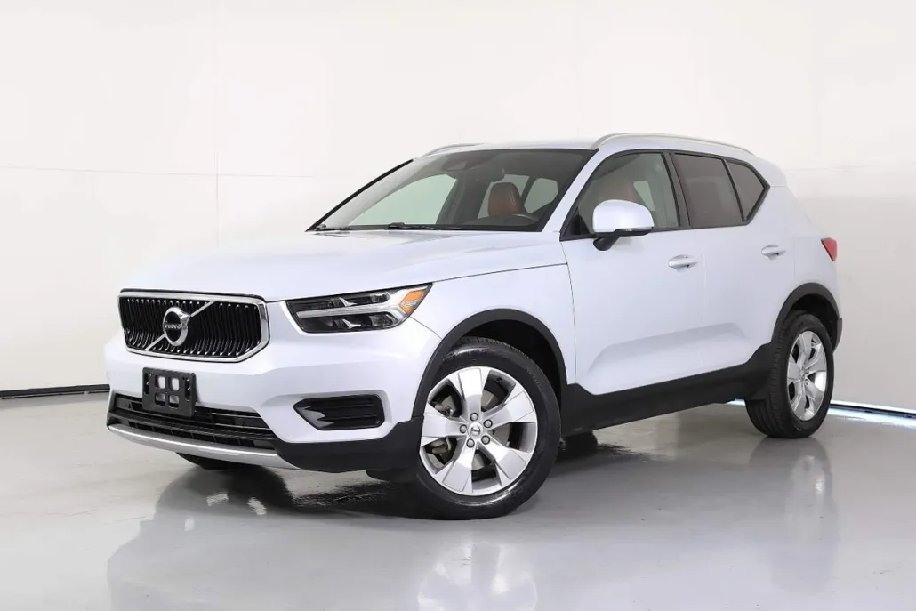 2020 Volvo XC40 T5 Momentum photo 1
