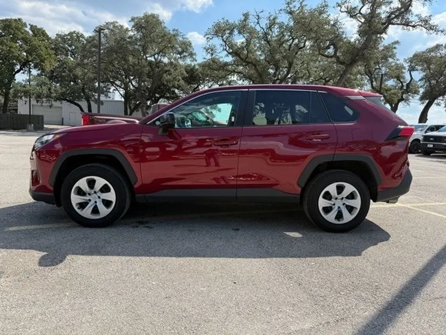 2024 Toyota RAV4 LE photo 1