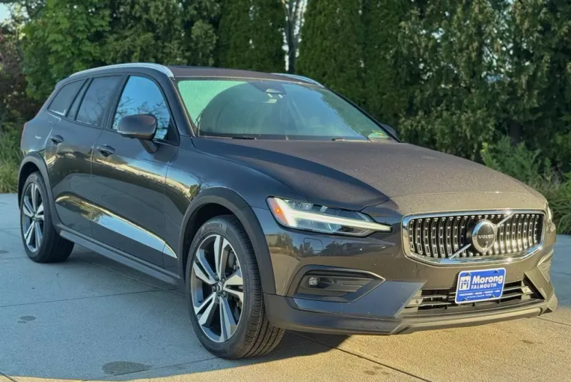 2024 Volvo V60 Cross Country B5 Plus photo 1