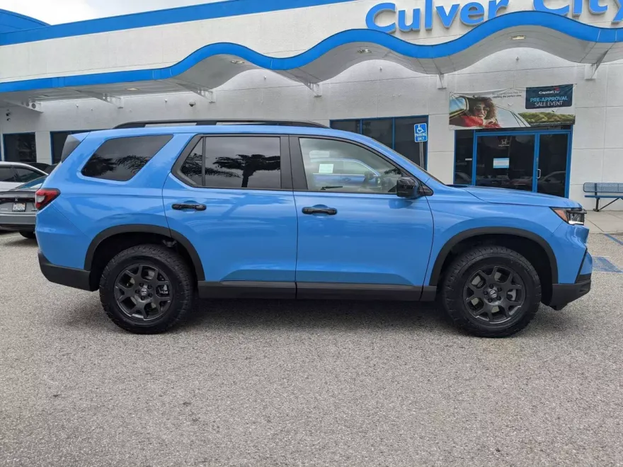 2025 Honda Pilot TrailSport photo 1