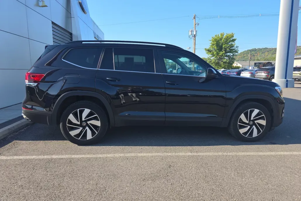 2024 Volkswagen Atlas SE Technology photo 1