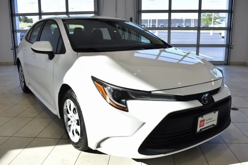 2024 Toyota Corolla LE photo 1