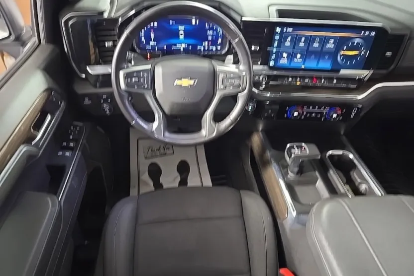2023 Chevrolet Silverado 1500 LT photo 1