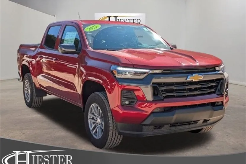 2025 Chevrolet Colorado Work Truck LT photo 1