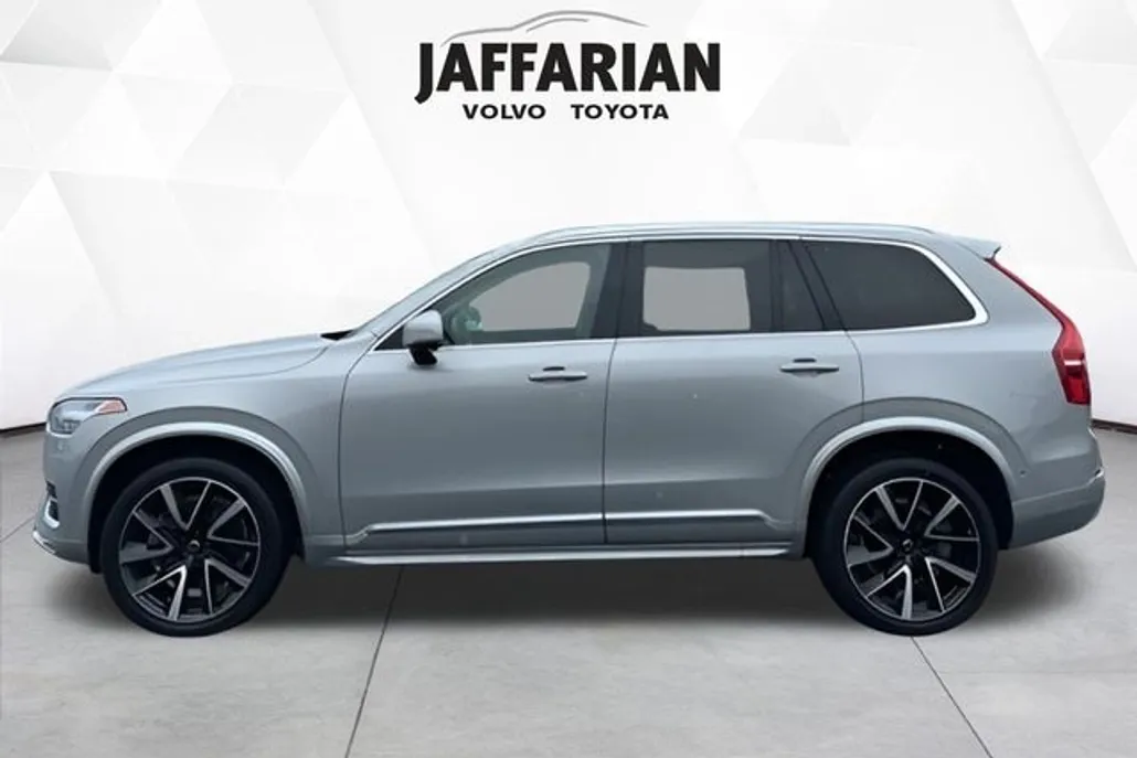 2024 Volvo XC90 Plus photo 1
