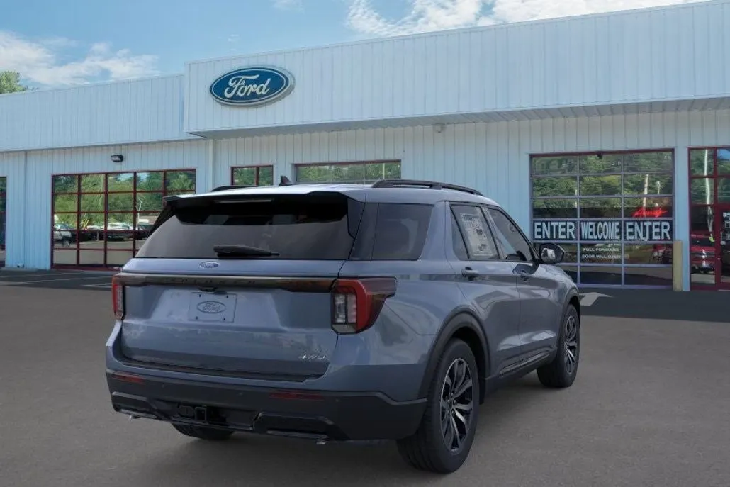 2025 Ford Explorer ST-Line photo 1