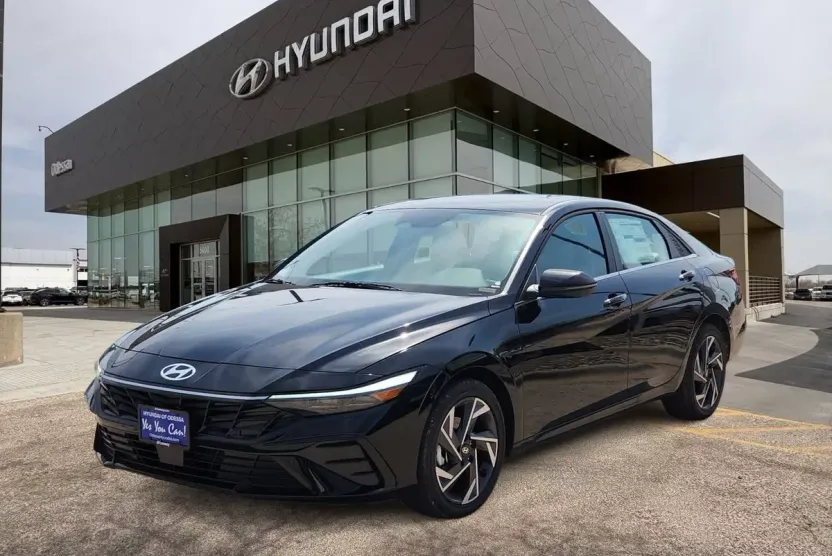 2025 Hyundai Elantra Limited photo 1