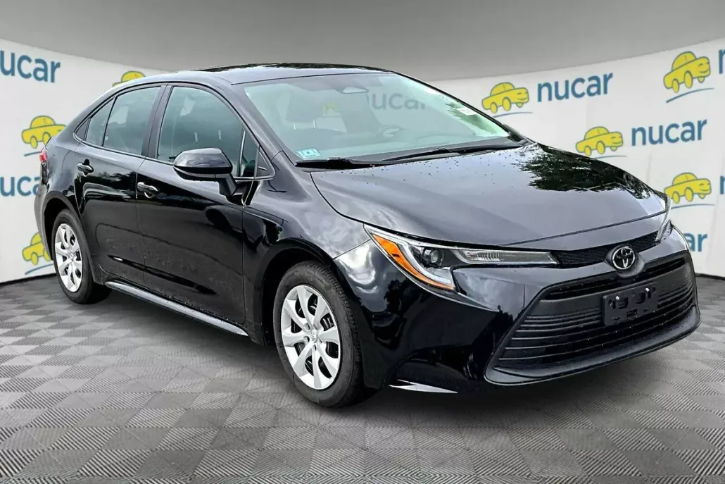 2024 Toyota Corolla LE photo 1