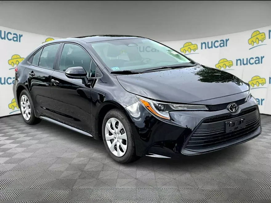 2024 Toyota Corolla LE photo 1