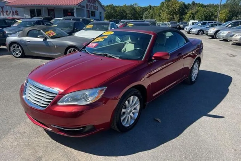 2013 Chrysler 200 Touring photo 1