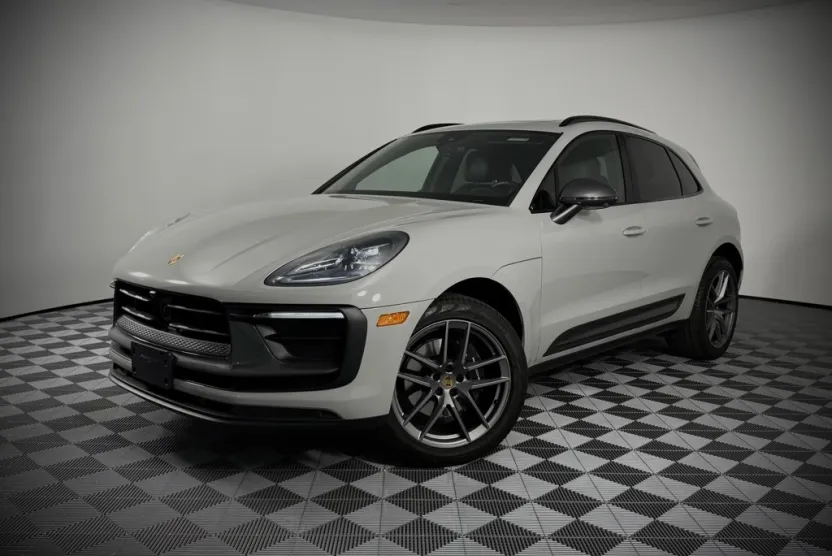 2025 Porsche Macan T photo 1