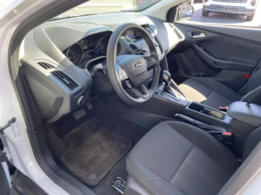 2018 Ford Focus SE photo 1