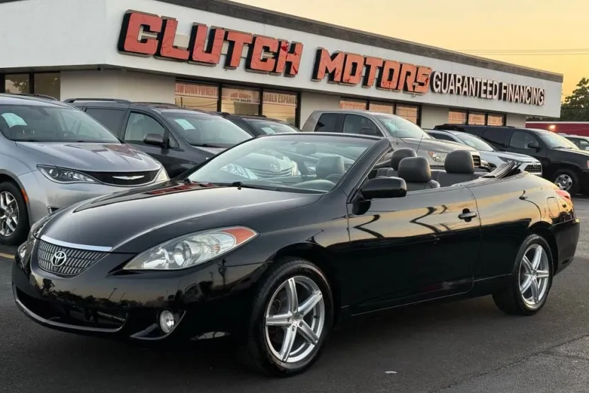 2004 Toyota Camry Solara SE photo 1