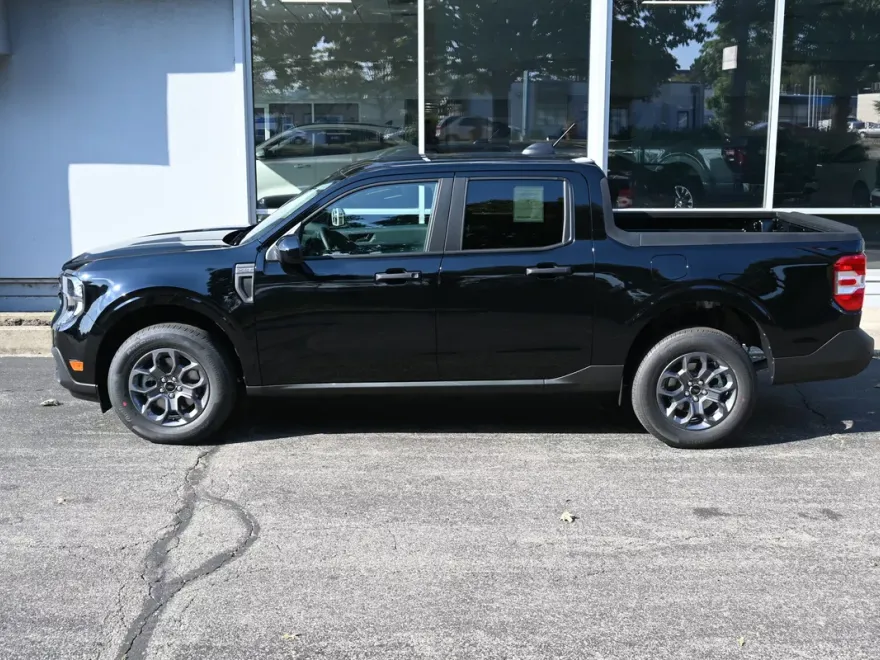 2025 Ford Maverick XLT photo 1