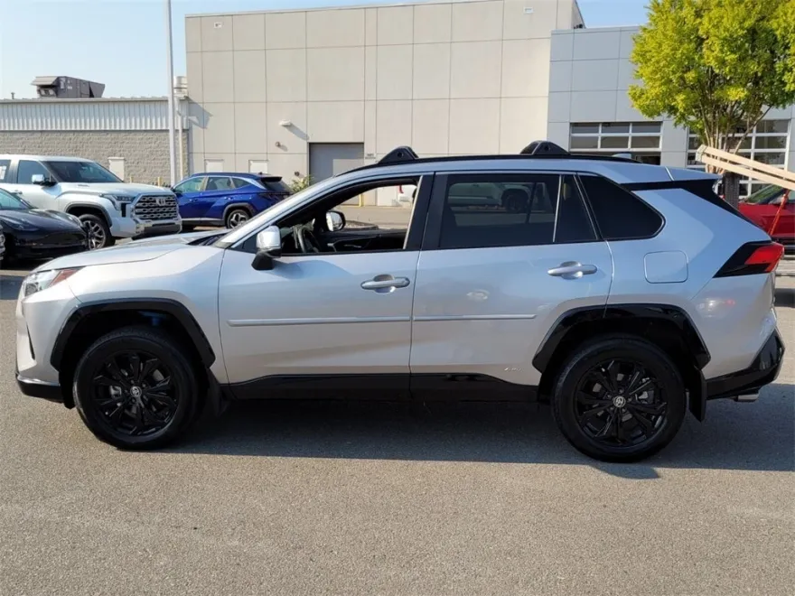 2024 Toyota RAV4 Hybrid SE photo 1