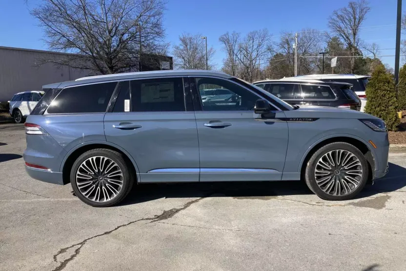 2025 Lincoln Aviator Black Label photo 1