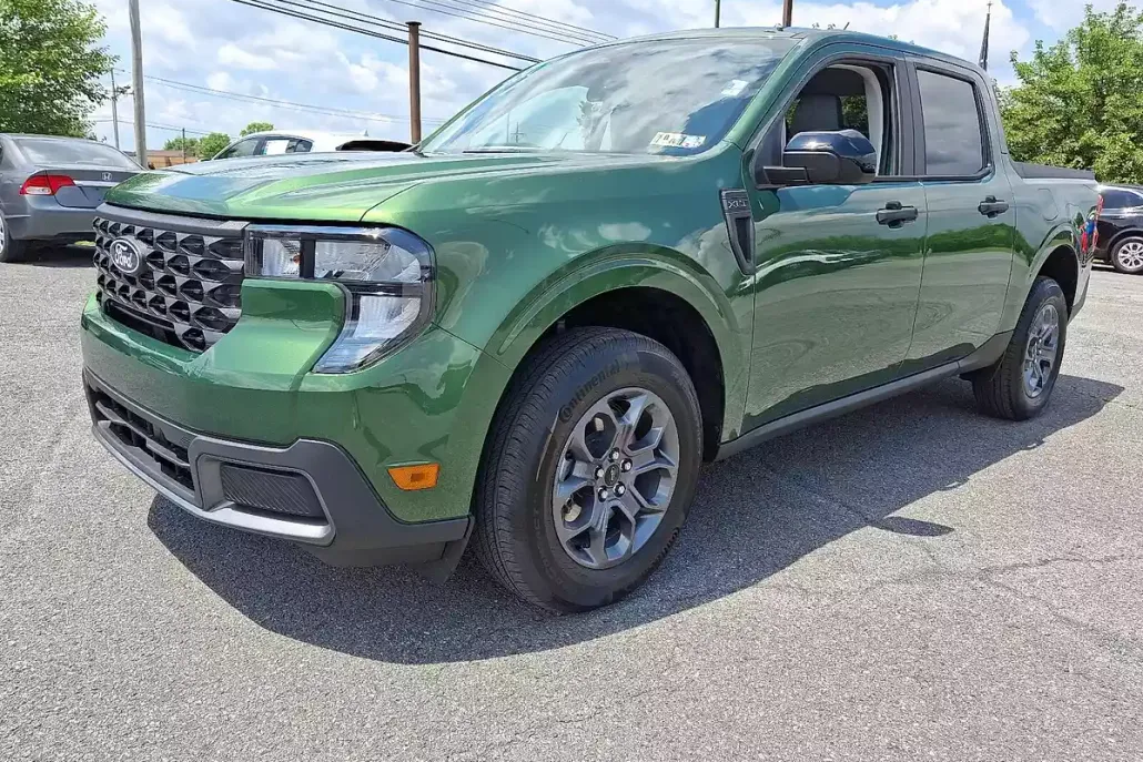 2025 Ford Maverick XLT photo 1