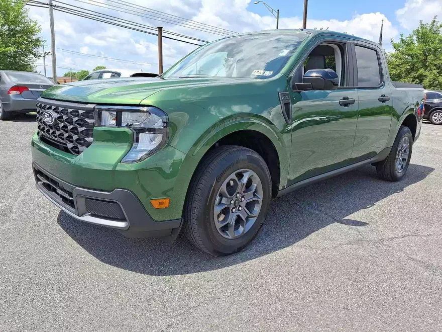 2025 Ford Maverick XLT photo 1