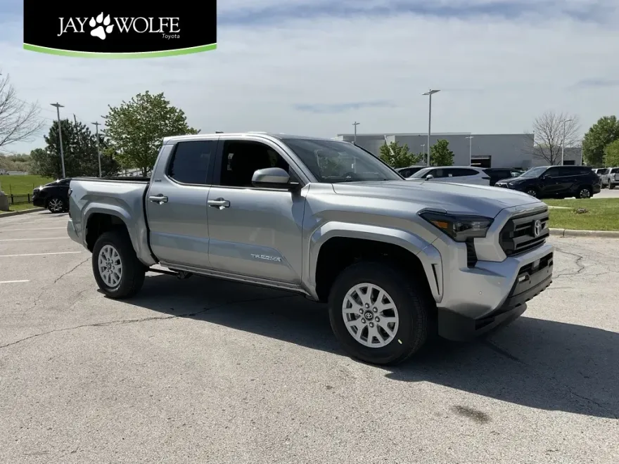 2025 Toyota Tacoma SR5 4x4 Double Cab photo 1