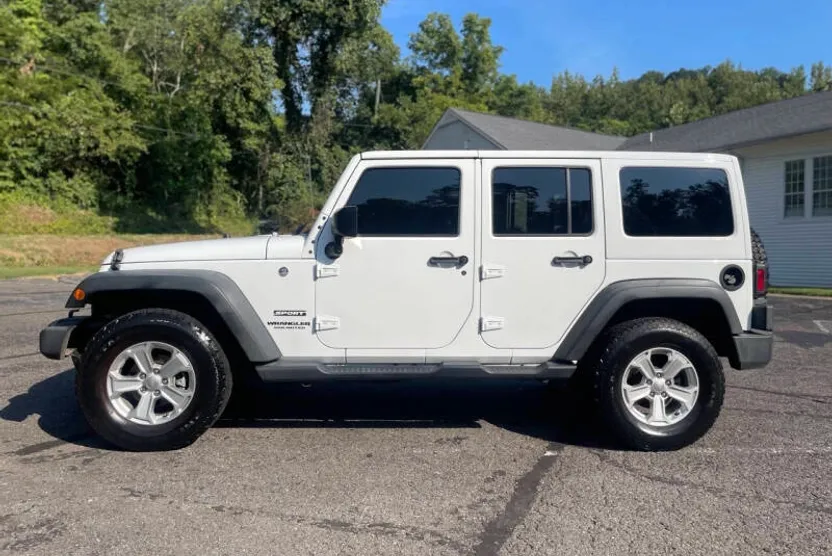2017 Jeep Wrangler Unlimited Sport photo 1
