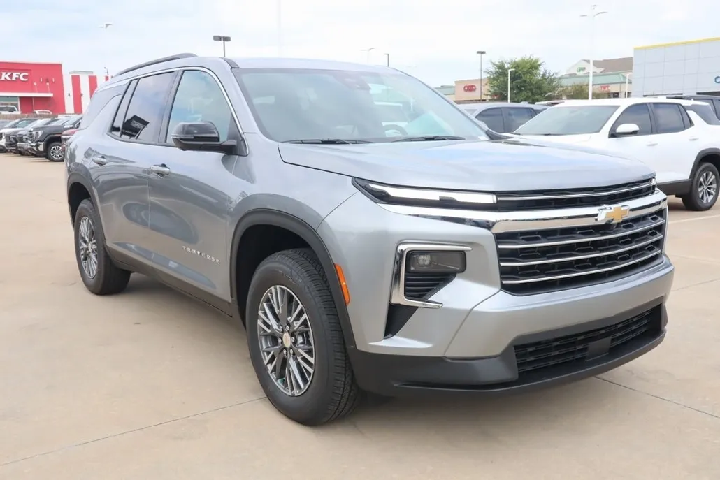 2026 Chevrolet Traverse 1LT photo 1