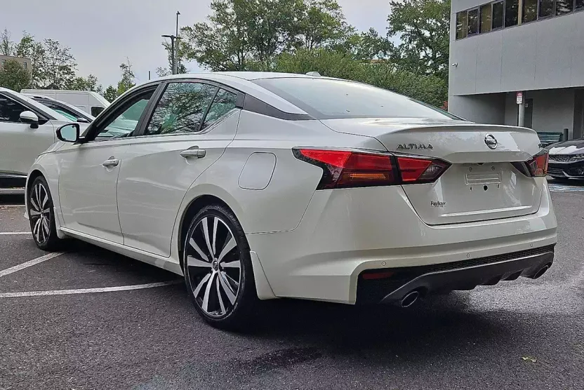 2020 Nissan Altima 2.5 SR photo 1