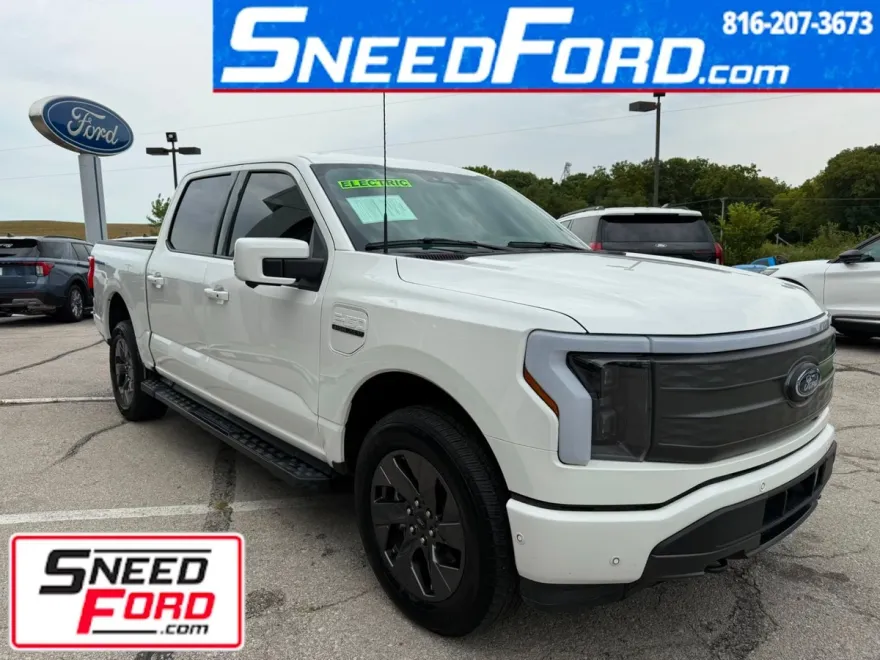 2022 Ford F-150 Lightning Lariat photo 1