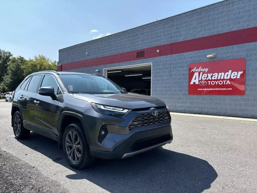 2024 Toyota RAV4 Hybrid Limited photo 1