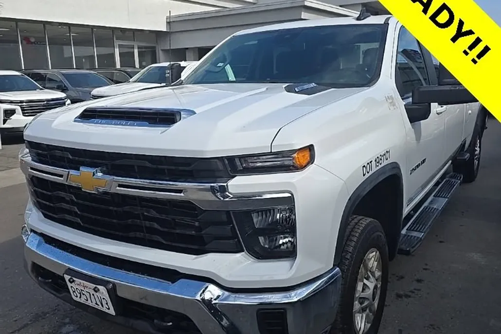 2024 Chevrolet Silverado 2500HD LT photo 1