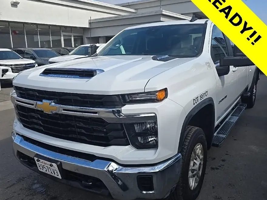 2024 Chevrolet Silverado 2500HD LT photo 1