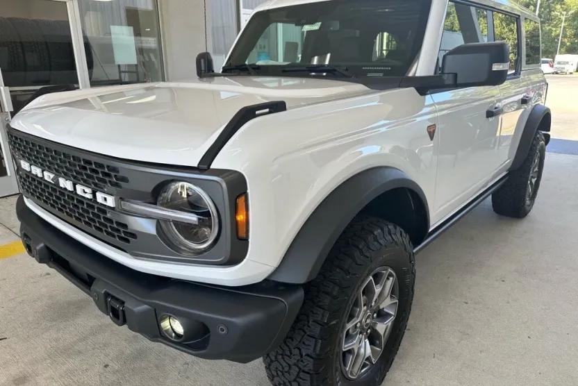 2025 Ford Bronco Badlands photo 1