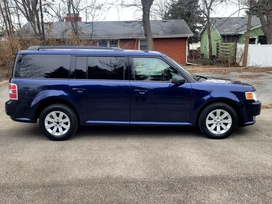 2011 Ford Flex SE photo 1