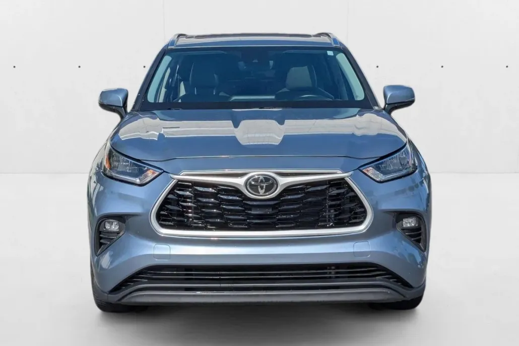 2020 Toyota Highlander XLE photo 1