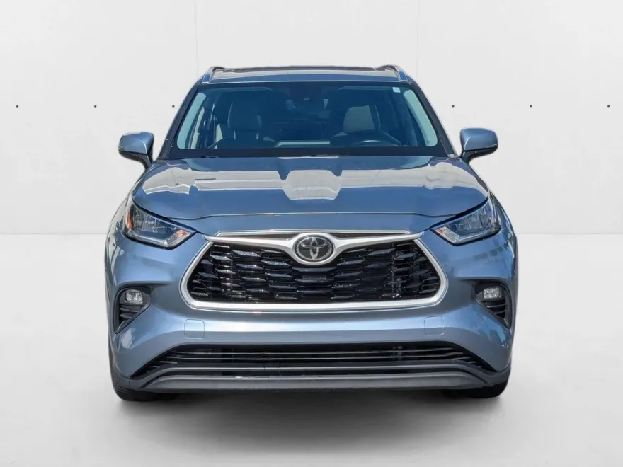 2020 Toyota Highlander XLE photo 1