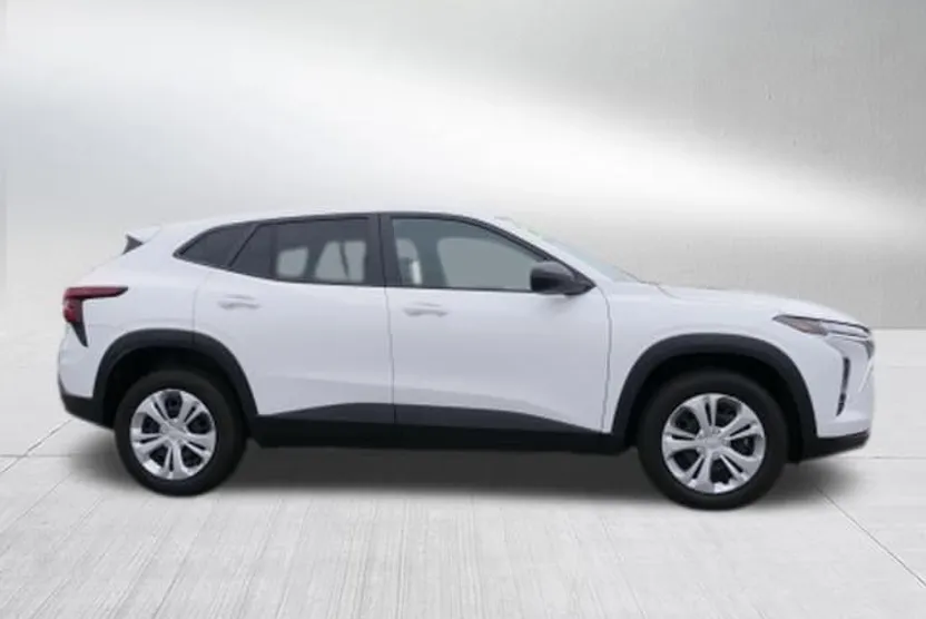 2024 Chevrolet Trax LS photo 1