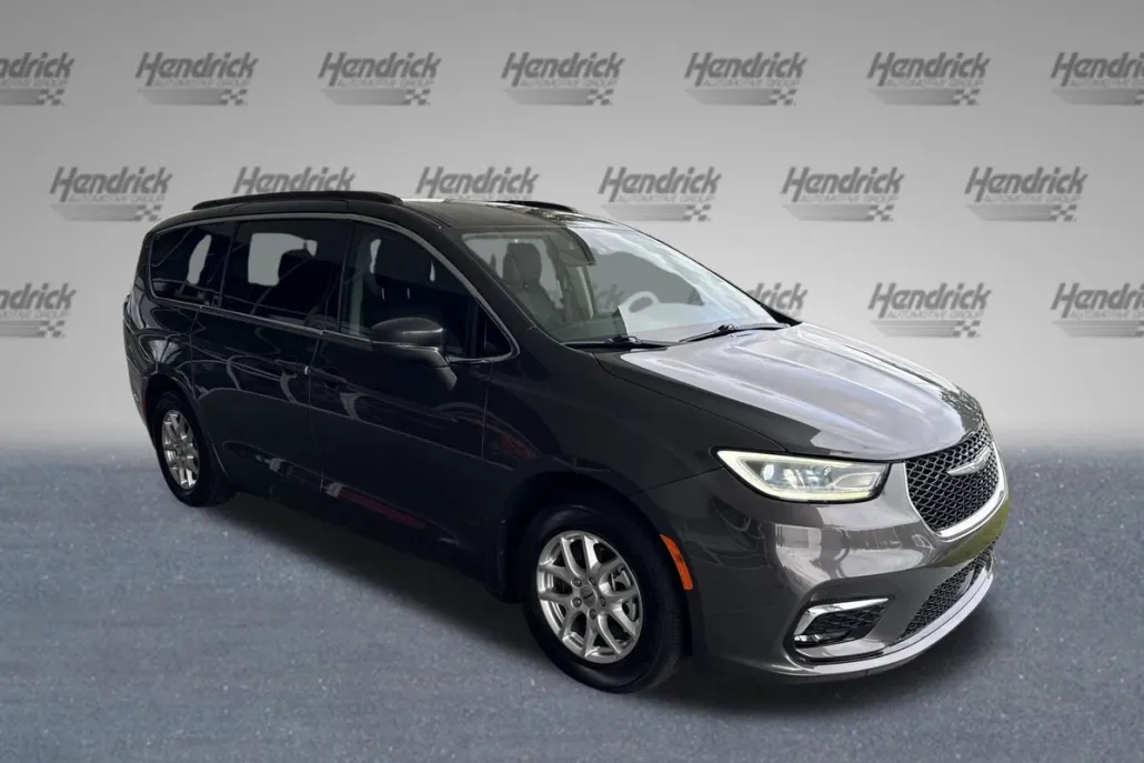 2022 Chrysler Pacifica Touring L photo 1