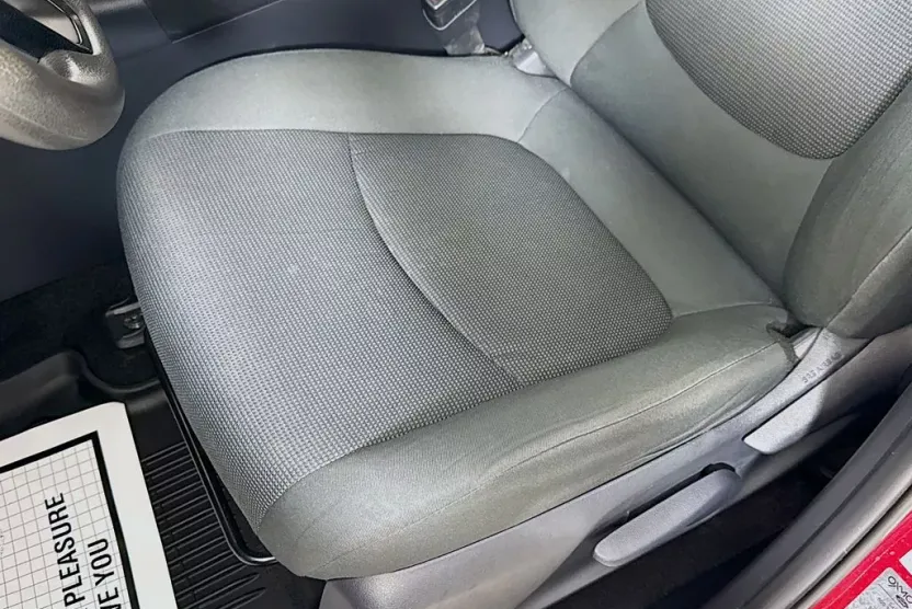 2019 Toyota RAV4 Hybrid LE photo 1