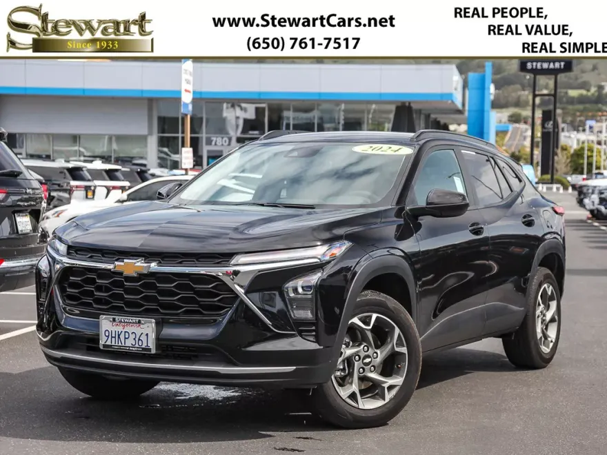 2024 Chevrolet Trax LT photo 1