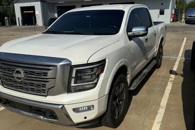 2021 Nissan Titan Platinum Reserve photo 1