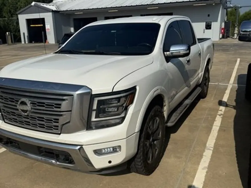 2021 Nissan Titan Platinum Reserve photo 1