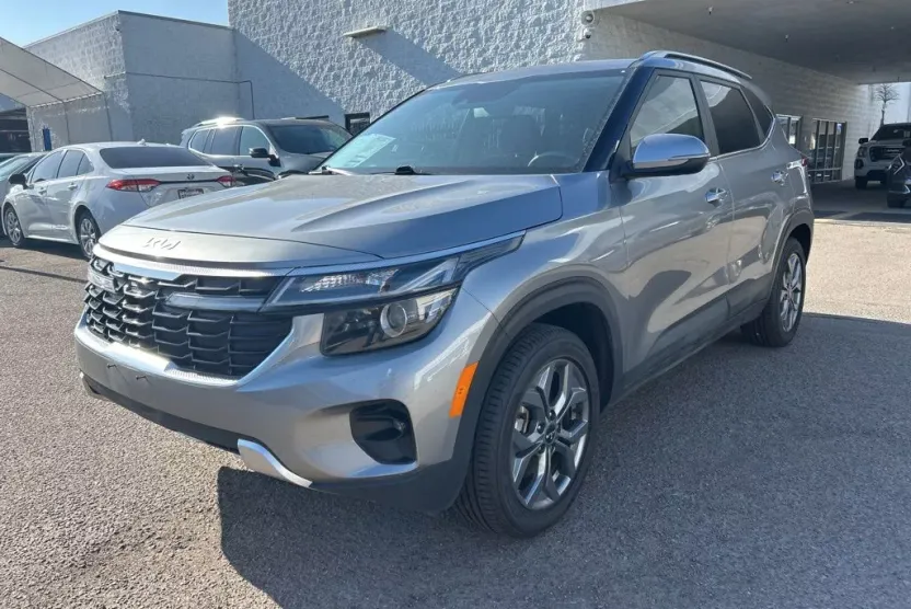 2024 Kia Seltos S photo 1