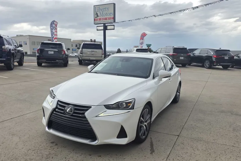 2019 Lexus IS 300 photo 1