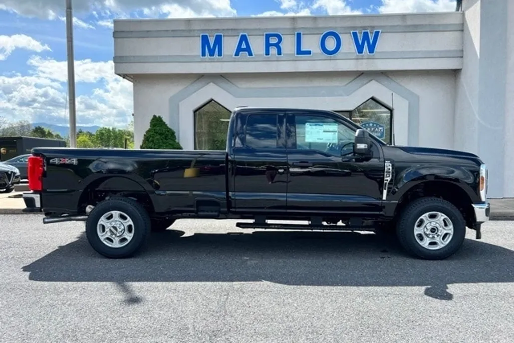 2025 Ford F-350 XLT photo 1