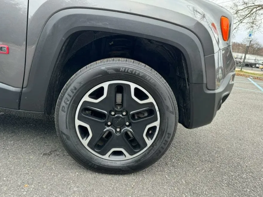 2016 Jeep Renegade Trailhawk photo 31