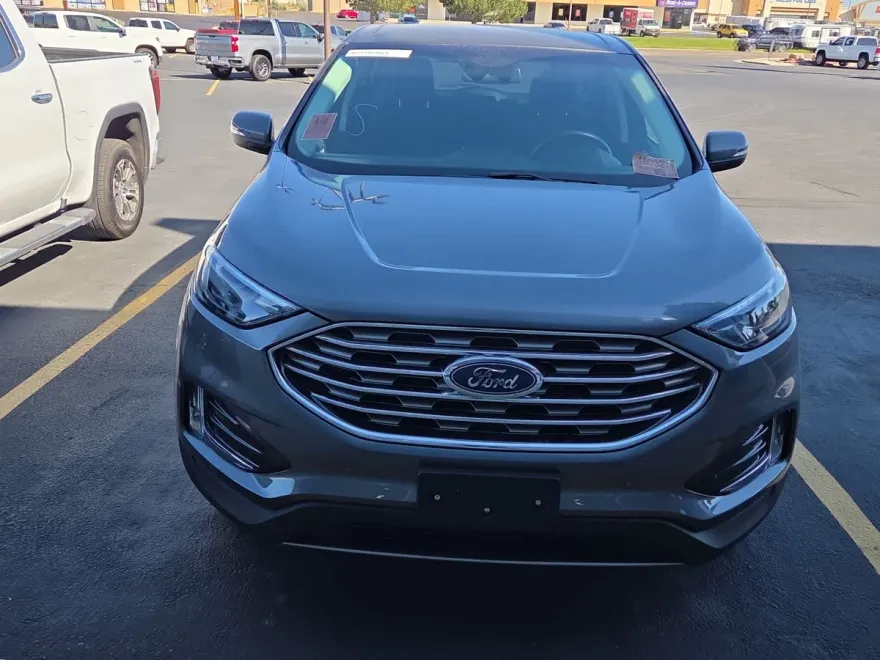 2024 Ford Edge Titanium photo 1