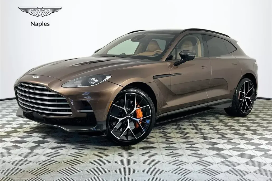2025 Aston Martin DBX photo 1